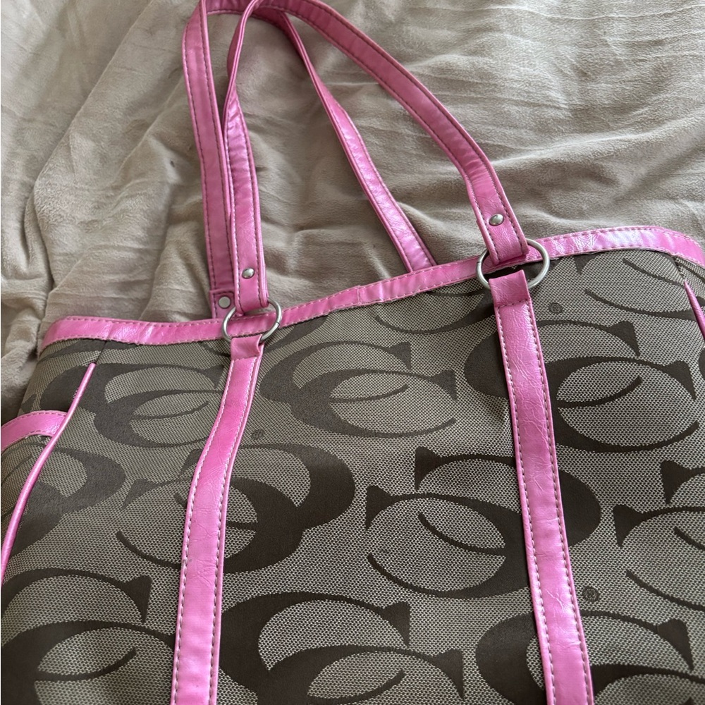 Vibrant Pink and Gray Tote Bag with Spacious Design